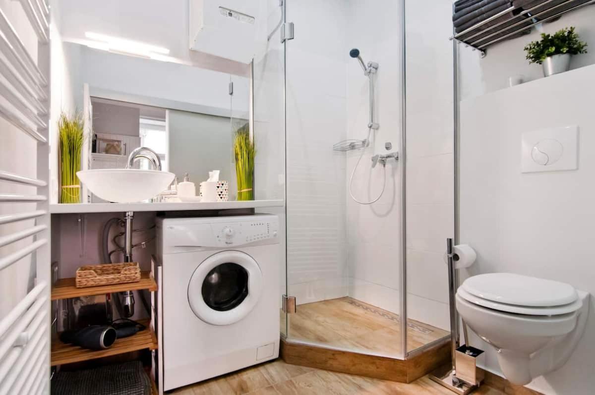 ⍟luxurious And Bright⍟ 5 Min Walk To City Center Apartment Wien